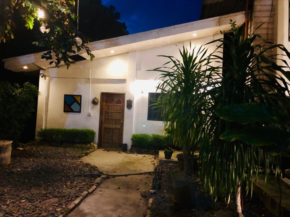 The White Bed And Breakfast Bacolod Kültér fotó